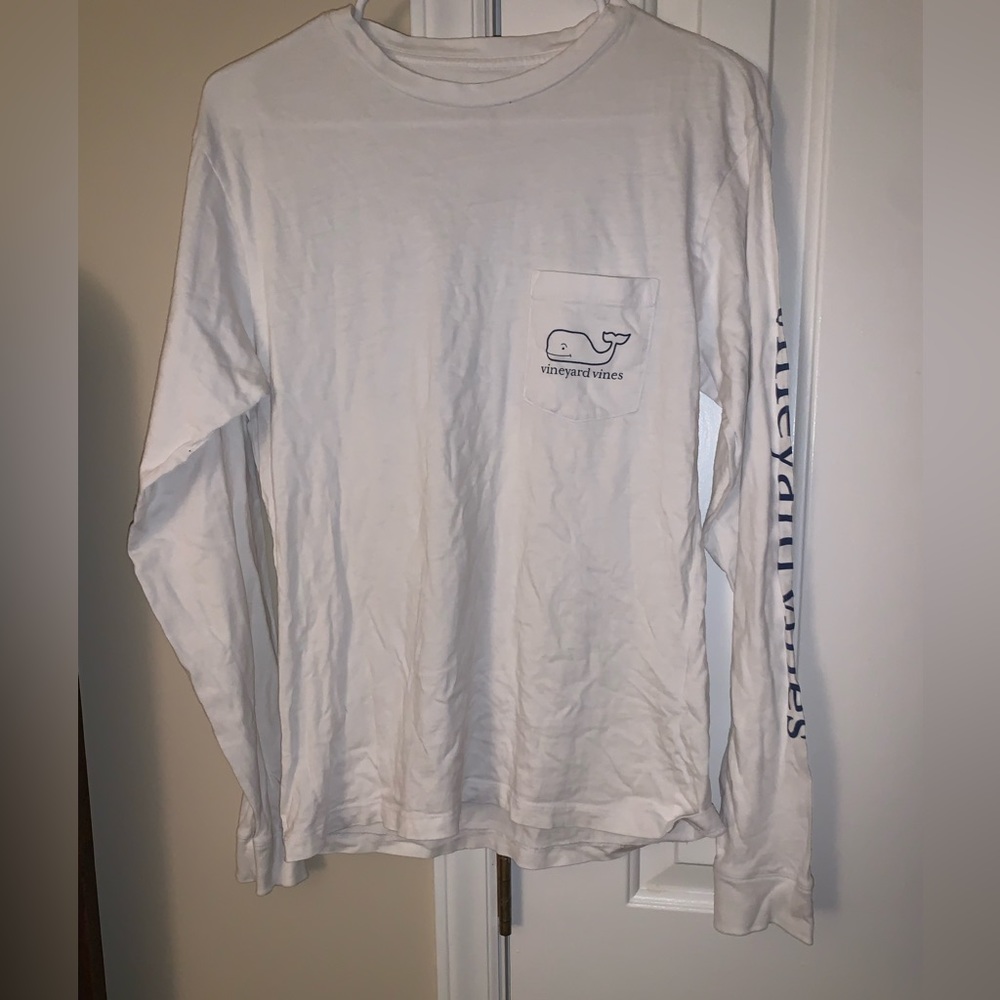 Men’s XS Vineyard Vines long sleeve t-shirt (Open to any offers)!!